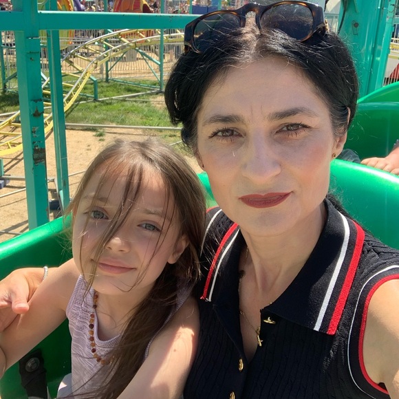 Meet your Posher, Alina - Picture 1 of 1